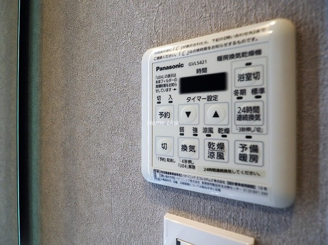 浴室乾燥機のリモコンです。換気、乾燥、涼風、暖房、24時間換気等の機能付きです。
