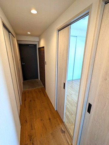 洋室のドアは2部屋とも引き戸になっています。