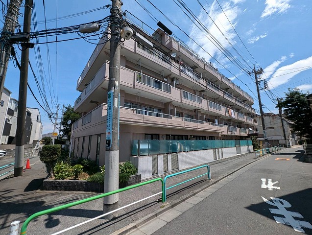 キャスティ上板橋。板橋区若木2丁目にある東武東上線「東武練馬駅」から徒歩10分の立地。2022年大規模修繕工事完了。２駅利用可。