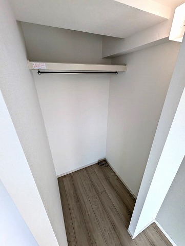 キャスティ上板橋。板橋区若木2丁目にある東武東上線「東武練馬駅」から徒歩10分の立地。バルコニー面した洋室。フローリング。陽当たり良好。WIC。