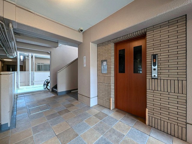 キャスティ上板橋。板橋区若木2丁目にある東武東上線「東武練馬駅」から徒歩10分の立地。2022年大規模修繕工事完了。2駅利用可。エレベーター。