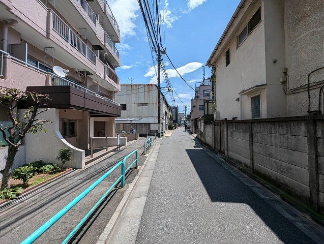 キャスティ上板橋。板橋区若木2丁目にある東武東上線「東武練馬駅」から徒歩10分の立地。2022年大規模修繕工事完了。2駅利用可。前面道路。